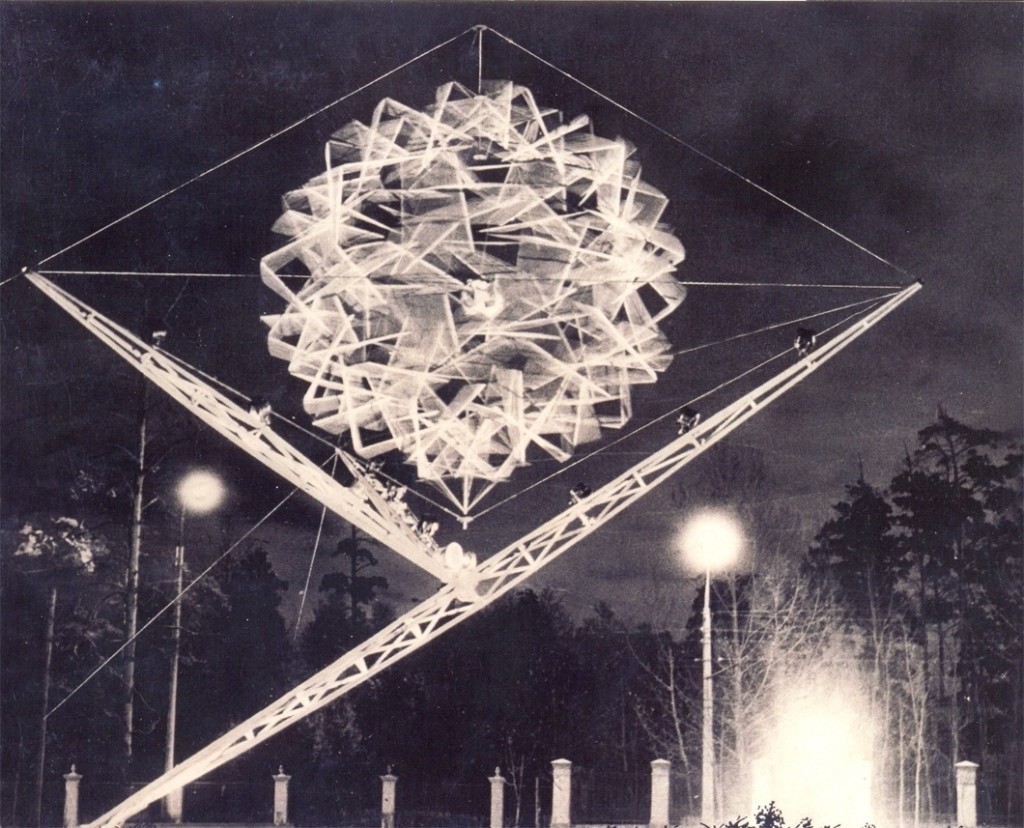 Viacheslav Koleichuk and Mir group, Atom.1967, kinetic installation, Kurchatov Square, Moscow Photo Viacheslav Koleichuk Archive.
